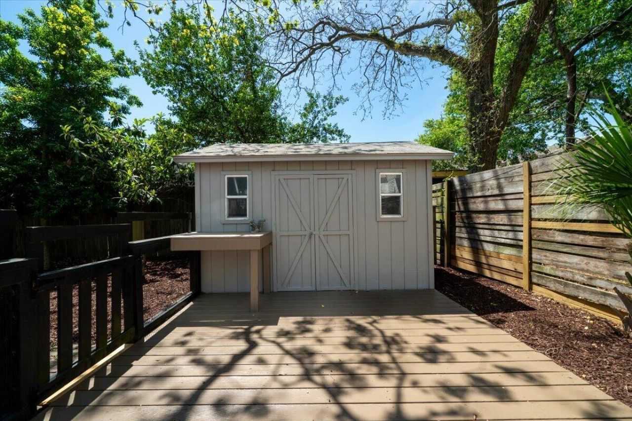 657 Gate Post Drive Photo 40