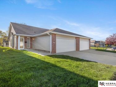 1827 N 175th Court, Omaha, NE 68118