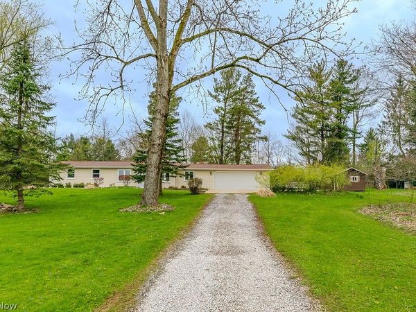 18890 Maplewood Lane, Chagrin Falls, OH 44023