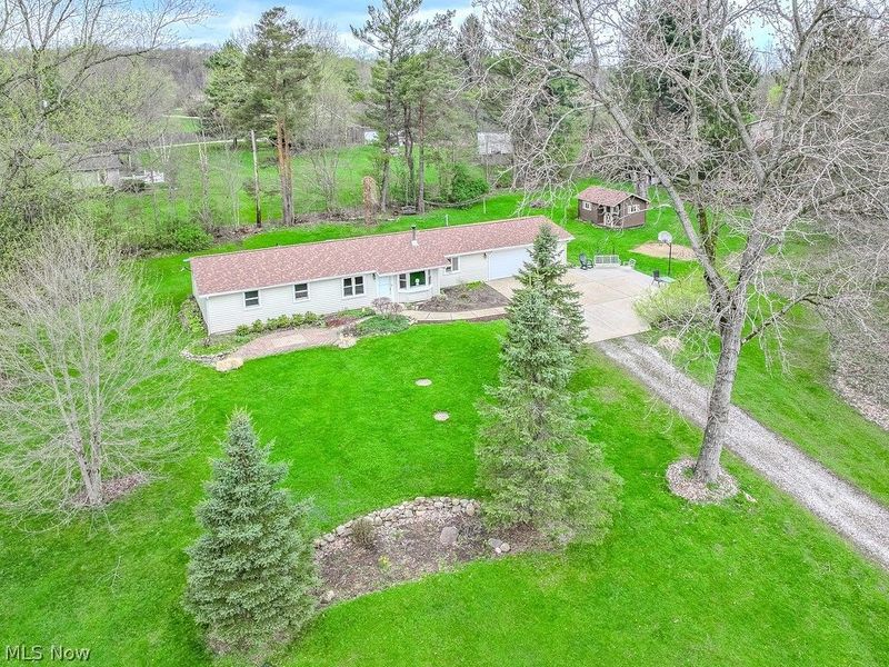 18890 Maplewood Lane, Chagrin Falls, OH 44023 Photo 2