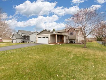 8537 Chanhassen Hills Drive S, Chanhassen, MN 55317