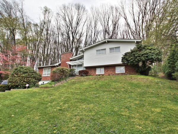 52 Meadowbrook Avenue, Greensburg, PA 15601