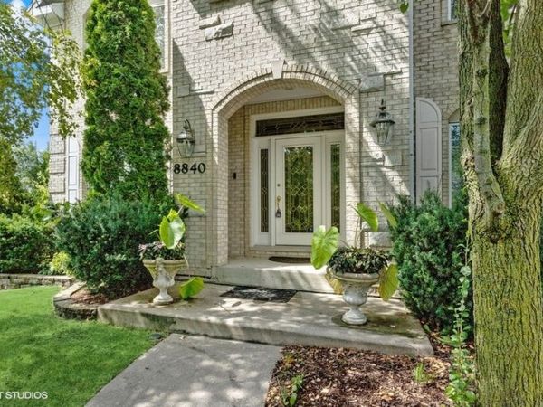 8840 Royal Drive, Burr Ridge, IL 60527