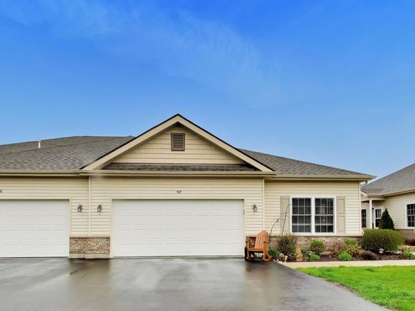 927 Camden Street, Unit B, McHenry, IL 60050