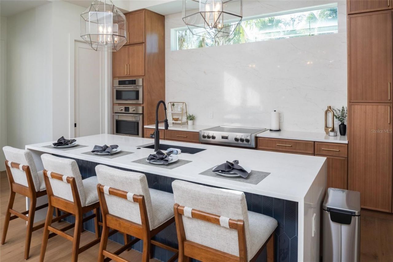 2420 Floyd Street, Sarasota, FL 34239 Photo