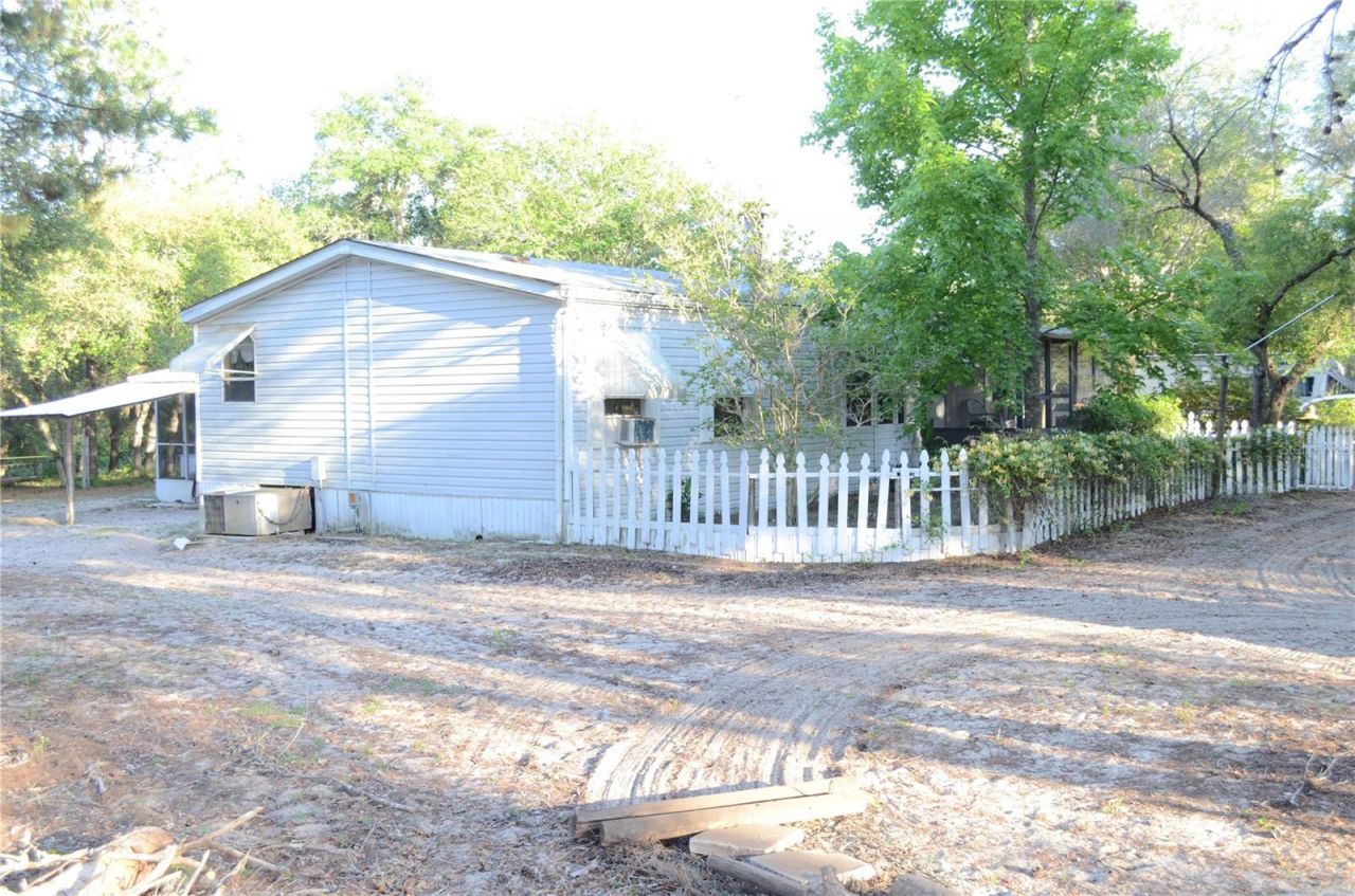 591 SE Fisher Road, Ocklawaha, FL 32179 Photo