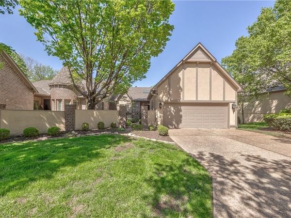 12452 Linden Street, Leawood, KS 66209