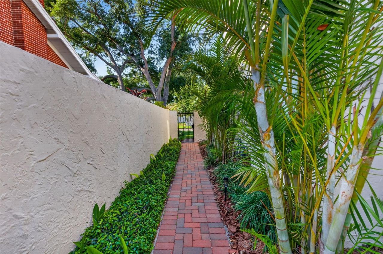 636 15th Avenue Ne, Saint Petersburg, FL 33704 Photo