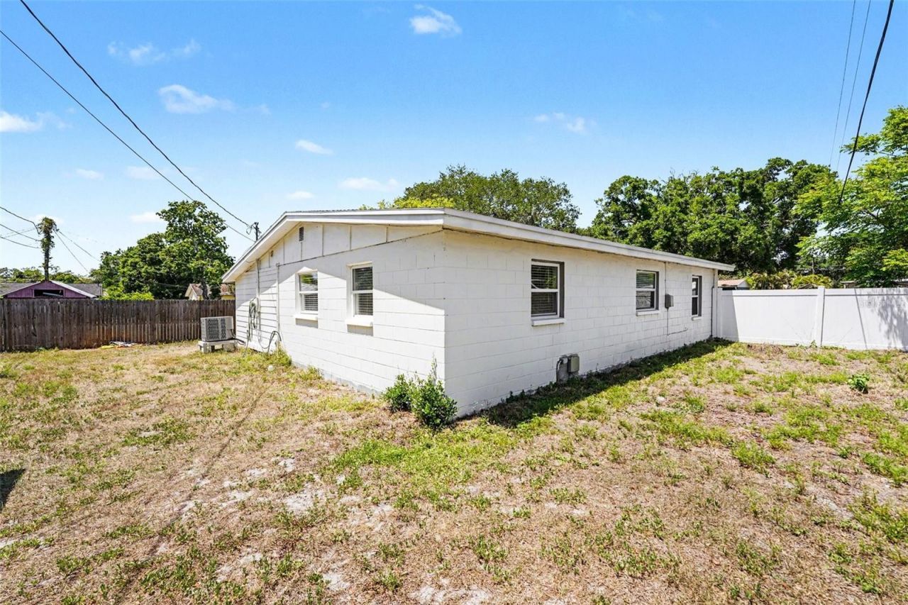 9346 89th Ave, Seminole, FL 33777 Photo