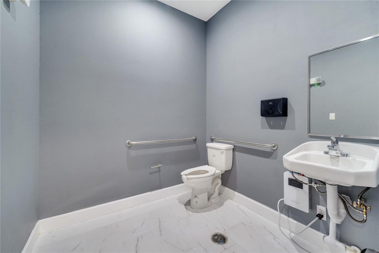 560 Barry Street, Orlando, FL 32808 Photo