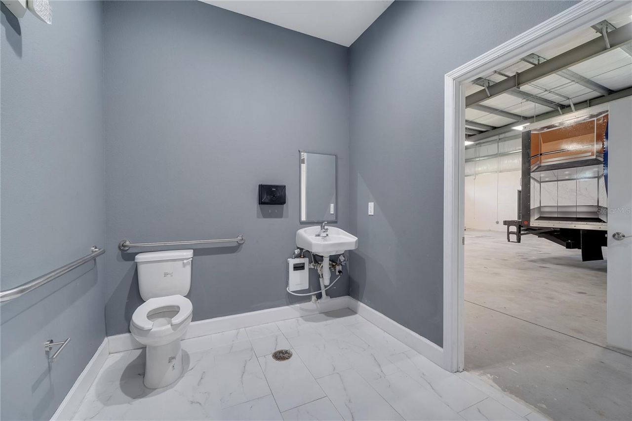 560 Barry Street, Orlando, FL 32808 Photo