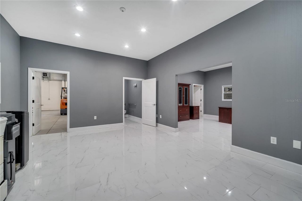 560 Barry Street, Orlando, FL 32808 Photo