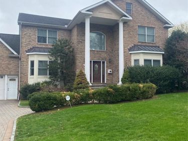 18 Crosshill Road, Eastchester, NY 10709