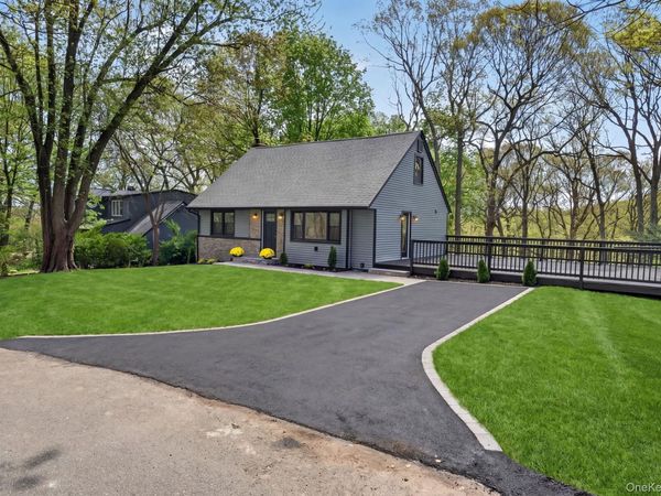 33 Tuscarora Drive, Centerport, NY 11721