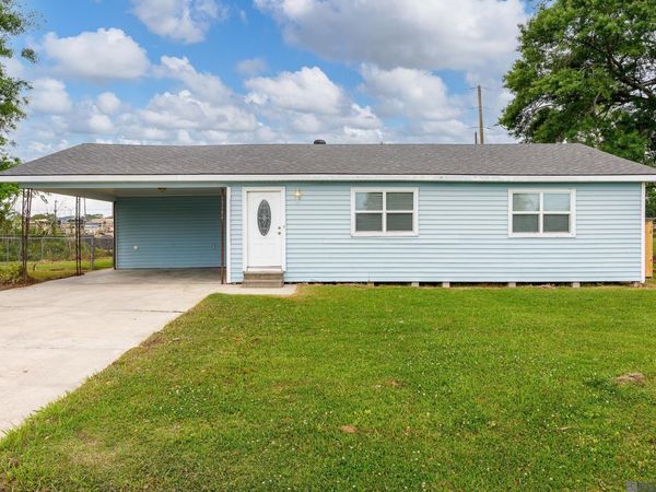305 S Nickens Ave, Gonzales, LA 70737