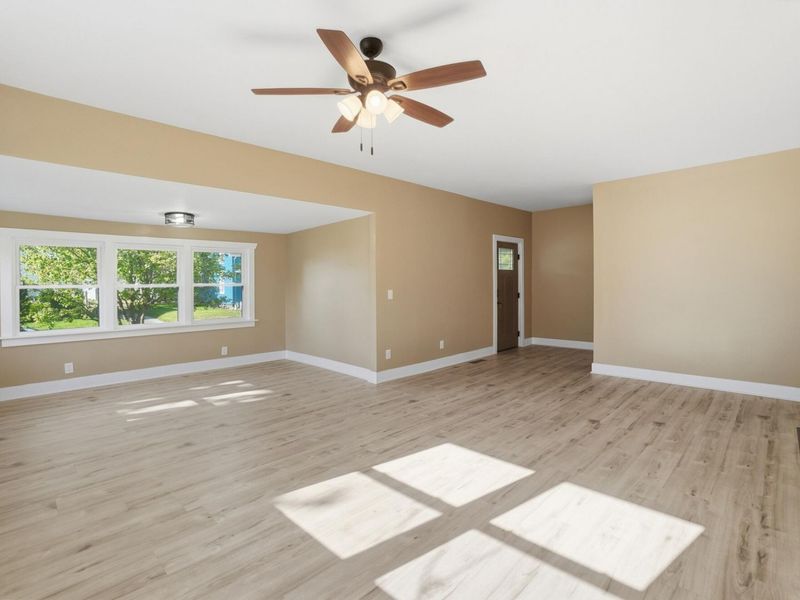 616 E Benton Street, Wapakoneta, OH 45895 Photo 4