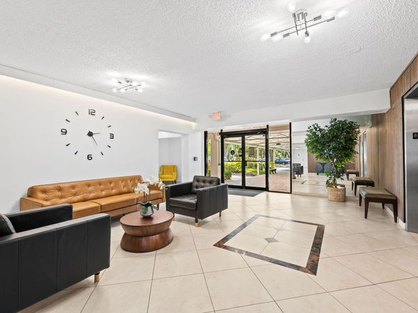 3960 Oaks Clubhouse Drive, Unit 304, Pompano Beach, FL 33069