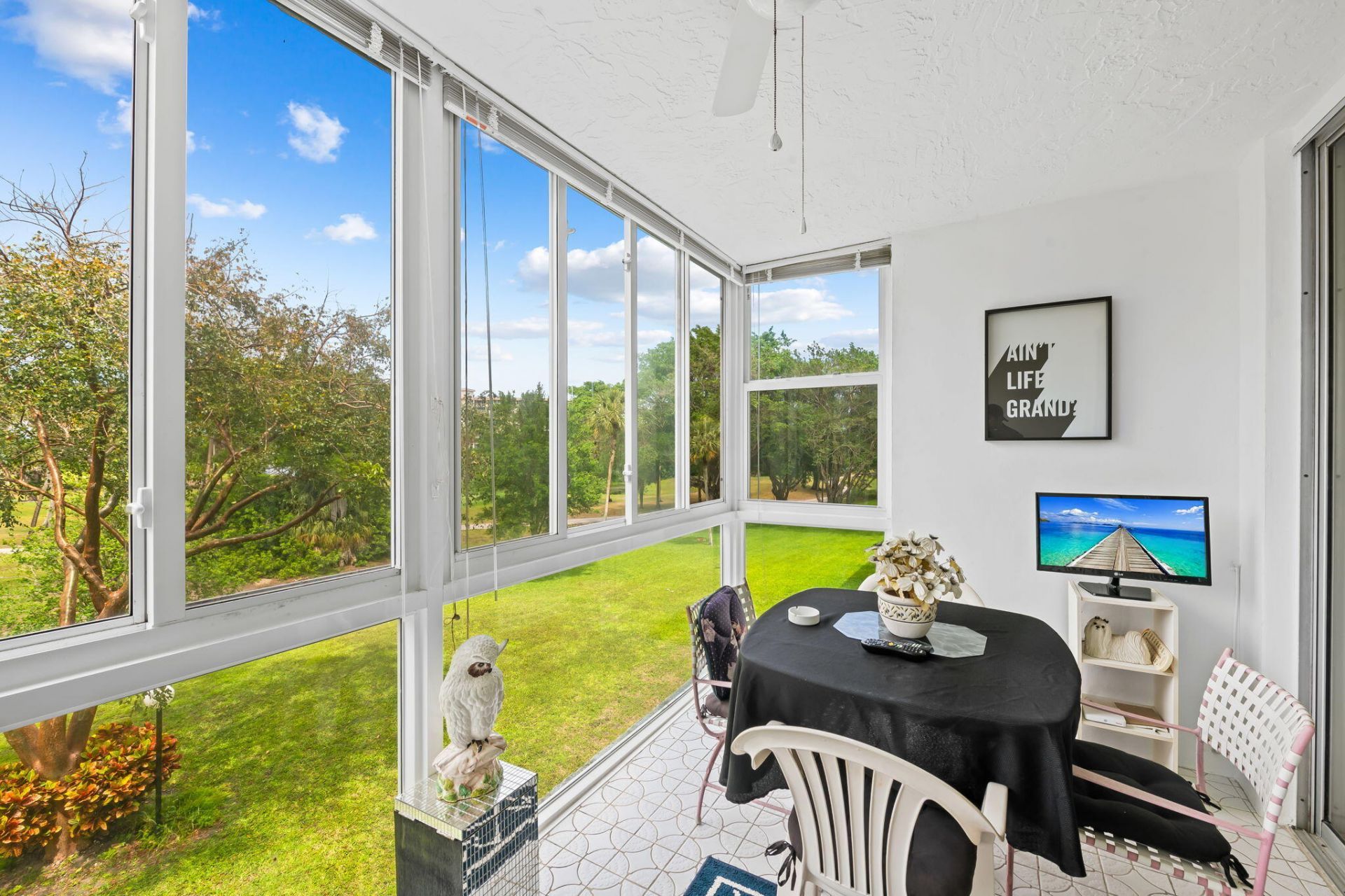 3960 Oaks Clubhouse Drive, Unit 304, Pompano Beach, FL 33069 Photo