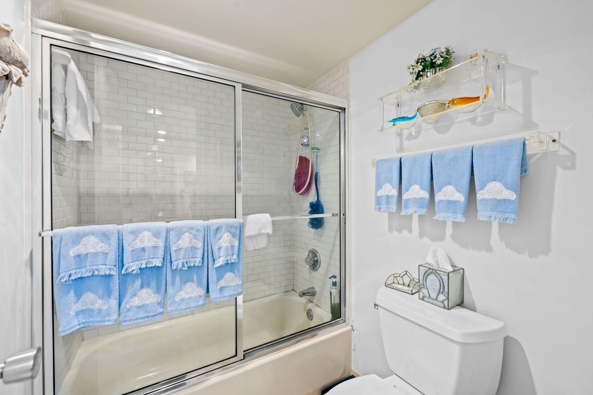 3960 Oaks Clubhouse Drive, Unit 304, Pompano Beach, FL 33069 Photo