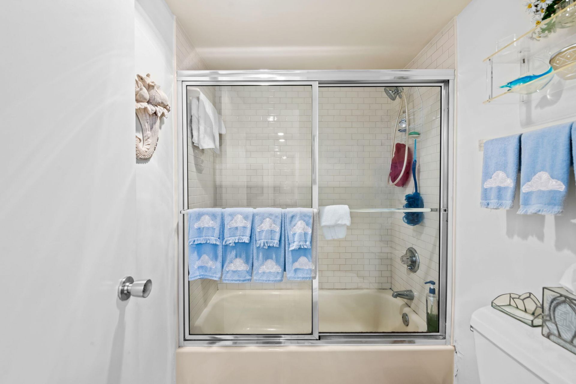 3960 Oaks Clubhouse Drive, Unit 304, Pompano Beach, FL 33069 Photo