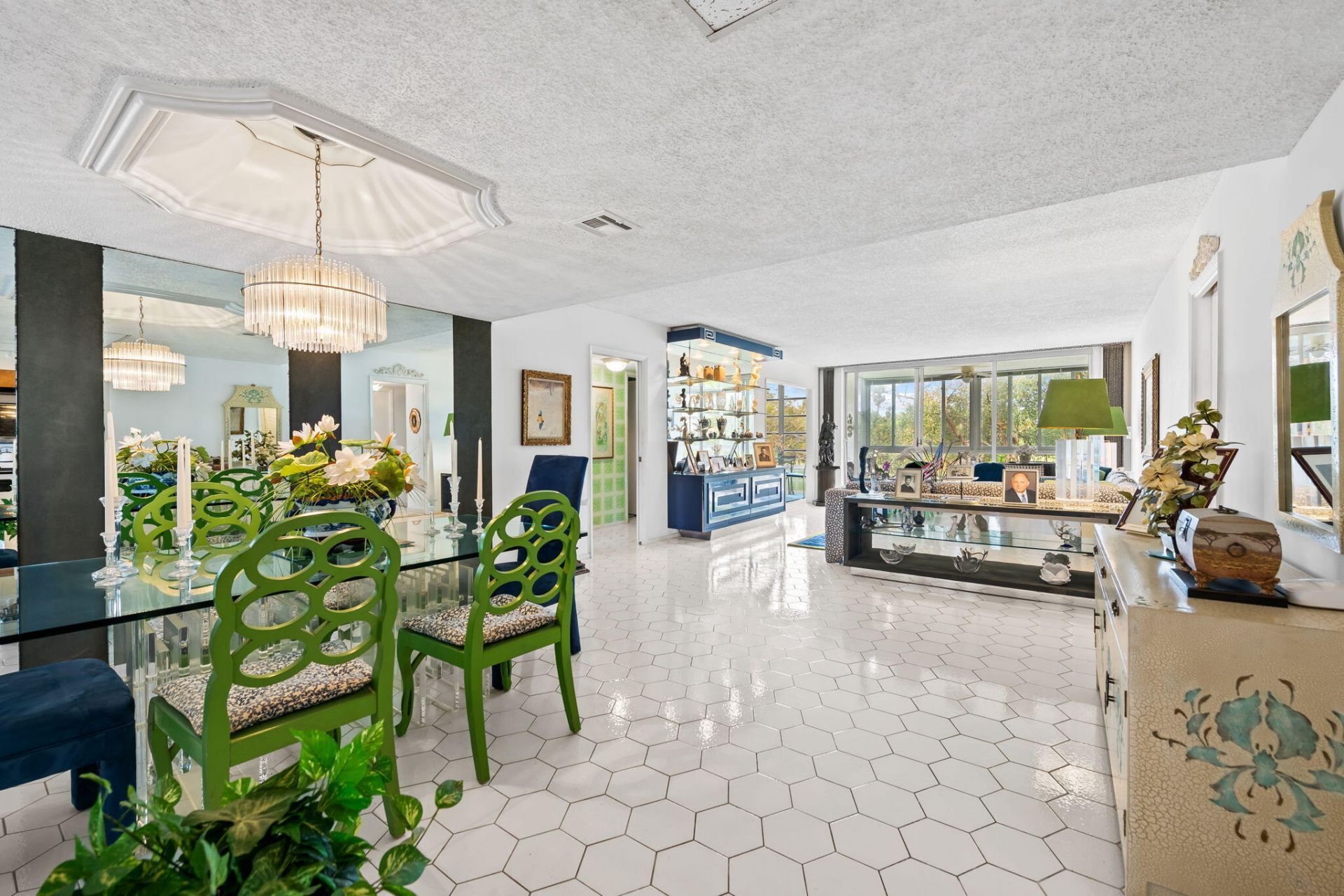 3960 Oaks Clubhouse Drive, Unit 304, Pompano Beach, FL 33069 Photo