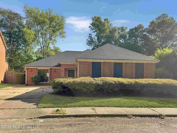 74 Robinwood Place, Jackson, MS 39211