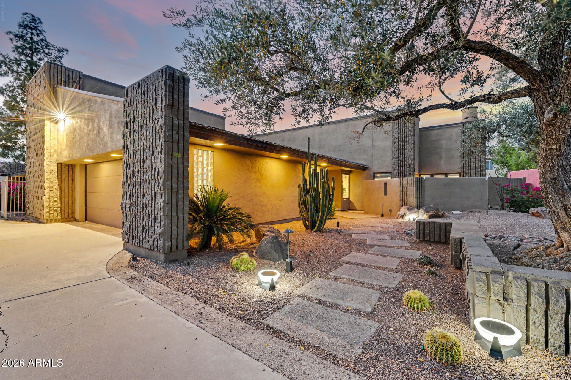 122 E Loma Vista Drive, Tempe, AZ 85282 Main Photo