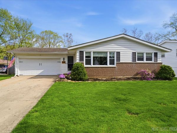 1909 Forrest Boulevard, St. Charles, IL 60174