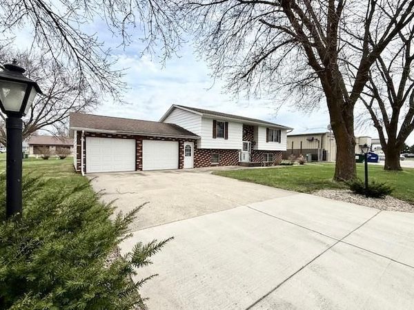 14 1st Street NW, Fairfax, MN 55332