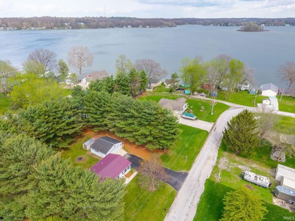 54 EMS D21c Lane, Syracuse, IN 46567