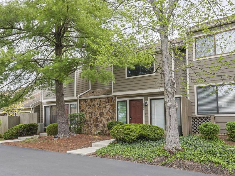 9864 Timbers Drive, Blue Ash, OH 45242 Photo 2