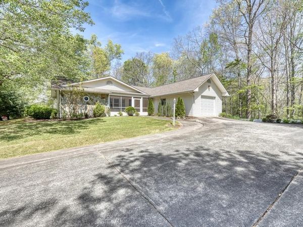 27 E Dogwood Lane, Blue Ridge, GA 30513