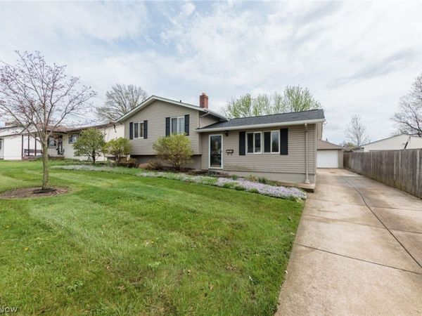 13515 Heatherwood Drive, Brook Park, OH 44142