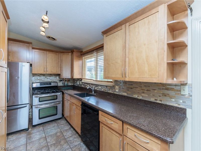 13515 Heatherwood Drive, Brook Park, OH 44142 Photo 10