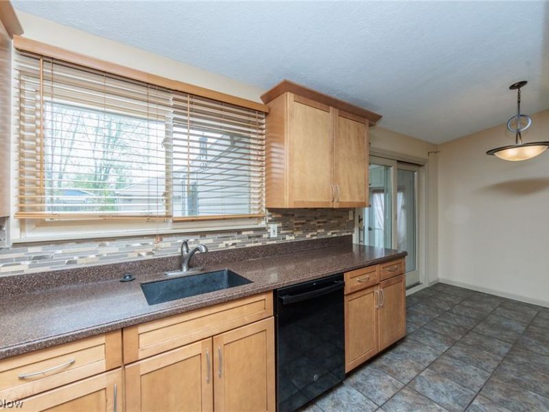 13515 Heatherwood Drive, Brook Park, OH 44142 Photo 14