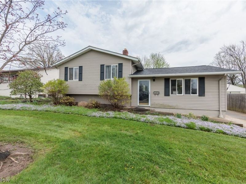 13515 Heatherwood Drive, Brook Park, OH 44142 Photo 3