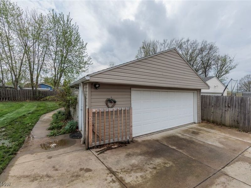 13515 Heatherwood Drive, Brook Park, OH 44142 Photo 46