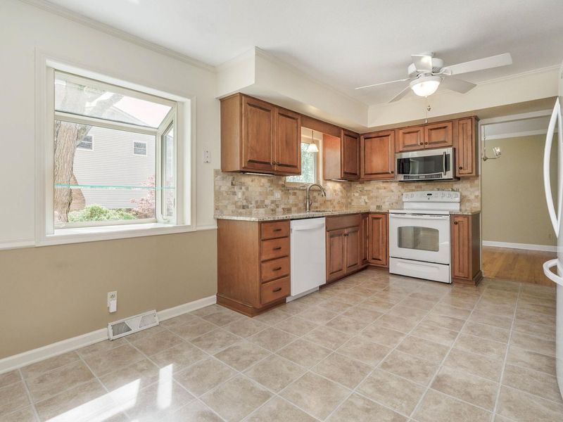 4818 Larwell Drive, Columbus, OH 43220 Photo 10