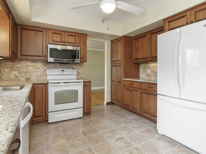 4818 Larwell Drive, Columbus, OH 43220 Photo 11