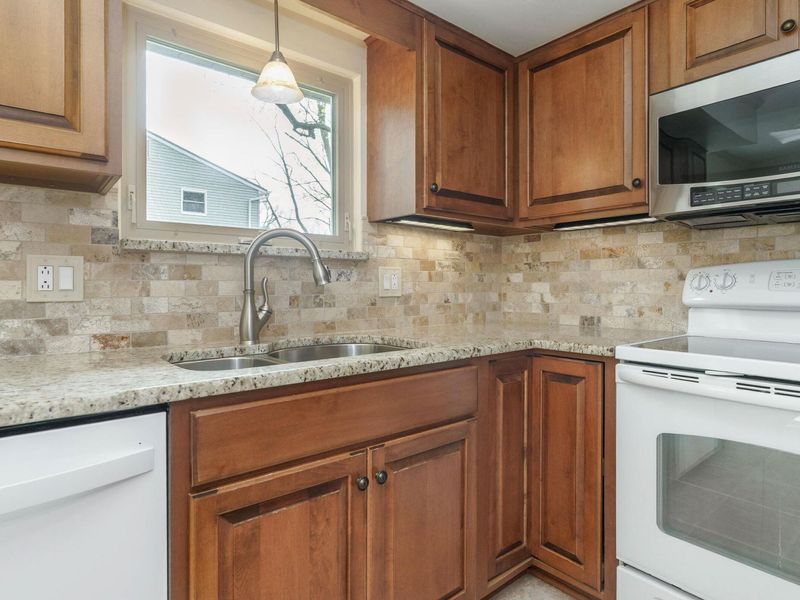 4818 Larwell Drive, Columbus, OH 43220 Photo 13