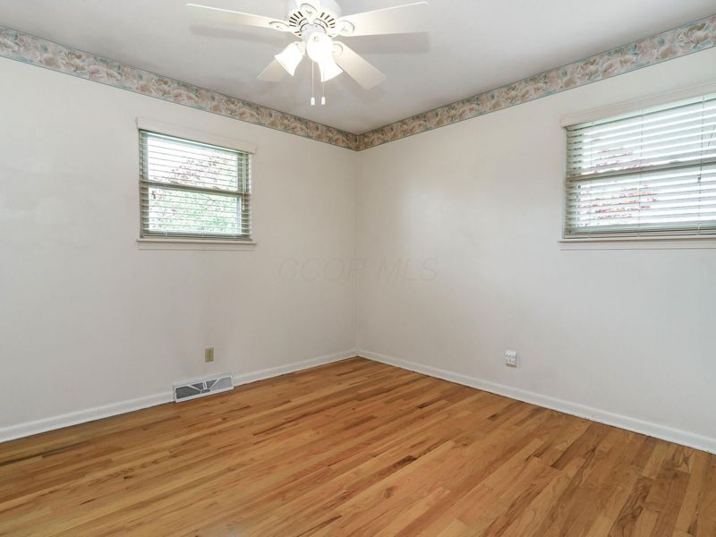 4818 Larwell Drive, Columbus, OH 43220 Photo 29