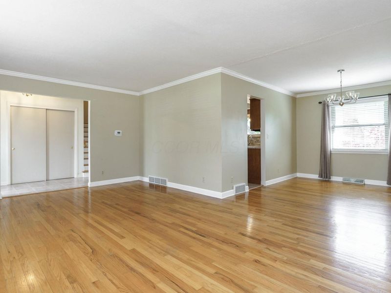 4818 Larwell Drive, Columbus, OH 43220 Photo 6