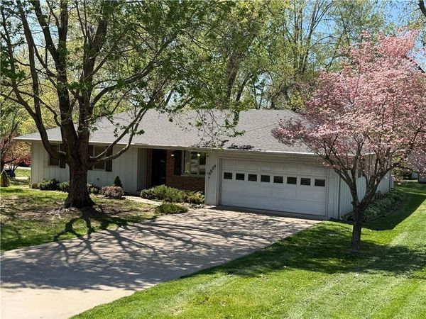 5524 S 39th Terrace, St Joseph, MO 64503