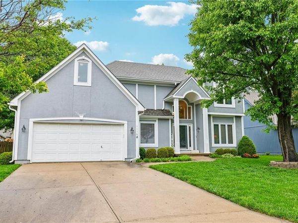1116 SW Crossing Drive, Lee's Summit, MO 64081