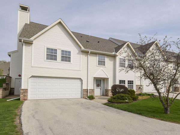 355 Jennifer Ln, Unit 8-4, Brookfield, WI 53045