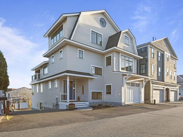 21 Badgers Island W, Unit 21, Kittery, ME 03904