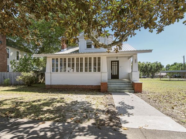 82 E Live Oak Avenue, DeFuniak Springs, FL 32435