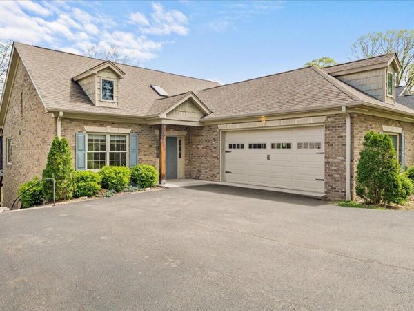 2756 Mcvitty RD, Roanoke, VA 24018