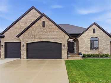52853 Crimson Drive, Macomb Twp, MI 48042