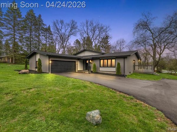 4389 Charing Way, Bloomfield Hills, MI 48304